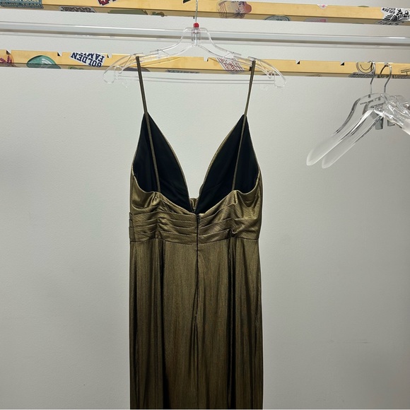 Mac Duggal Metallic Low-Back Plunge Column Gown - Picture 6 of 12